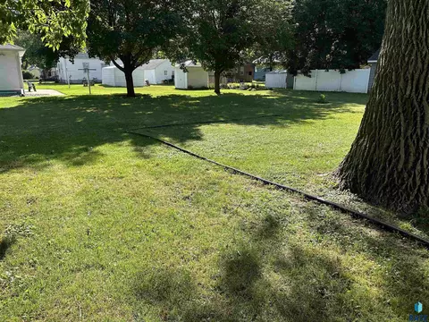 408 S Cherry St, Freeman, SD 57029 photo 12