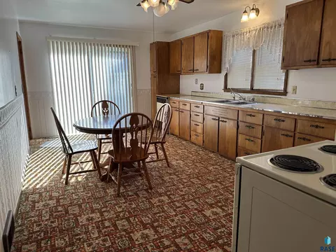 408 S Cherry St, Freeman, SD 57029 photo 19