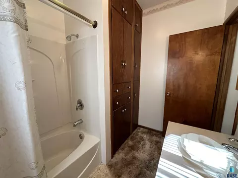 408 S Cherry St, Freeman, SD 57029 photo 33