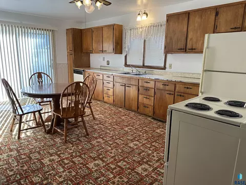 408 S Cherry St, Freeman, SD 57029 photo 18