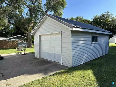 408 S Cherry St, Freeman, SD 57029 photo 7
