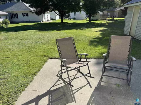 408 S Cherry St, Freeman, SD 57029 photo 9
