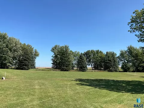 Country Club Dr, Madison, SD 57042