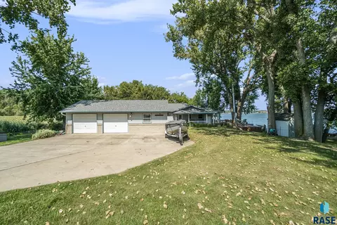 6000 Sunset Blvd, Madison, SD 57042 photo 2