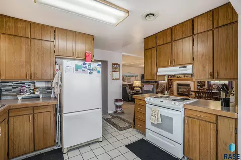 6000 Sunset Blvd, Madison, SD 57042 photo 14