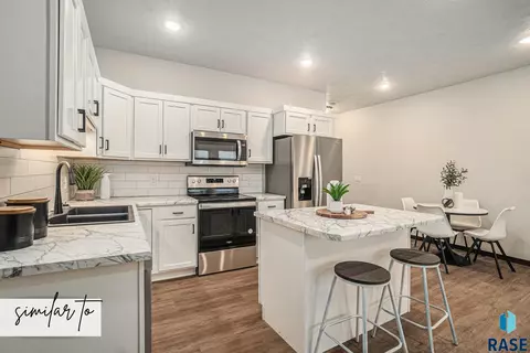 8037 E Tencate Pl, Sioux Falls, SD 57110 photo 2