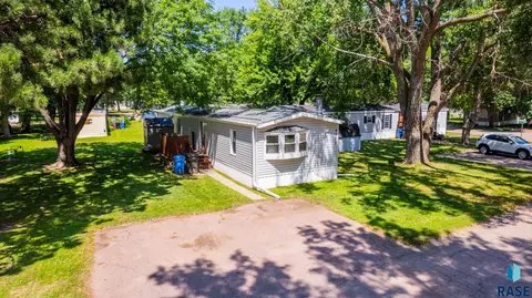 4702 W Thad Pl, Sioux Falls, SD 57106