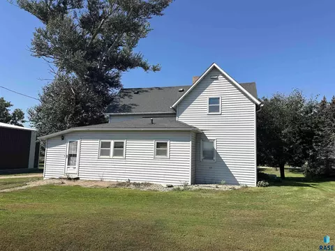 23379 434th Ave, Howard, SD 57349 photo 1