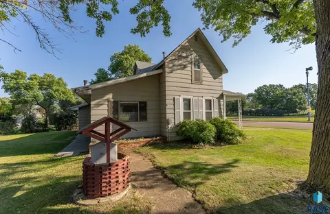501 N 3rd St, Beresford, SD 57004 photo 4