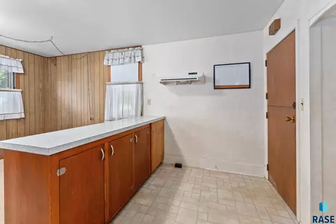 501 N 3rd St, Beresford, SD 57004 photo 23