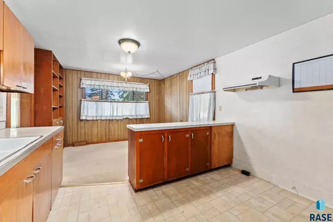 501 N 3rd St, Beresford, SD 57004 photo 24