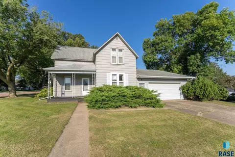 501 N 3rd St, Beresford, SD 57004 photo 2
