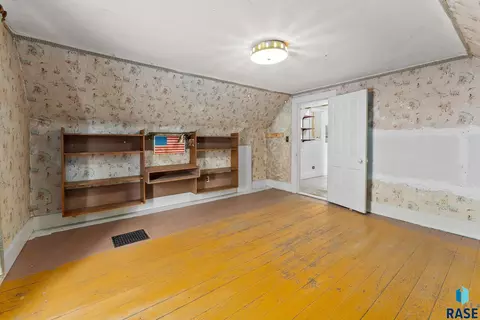 501 N 3rd St, Beresford, SD 57004 photo 40