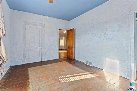 501 N 3rd St, Beresford, SD 57004 photo 37