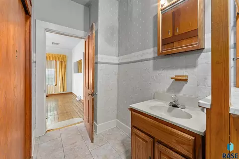 501 N 3rd St, Beresford, SD 57004 photo 28