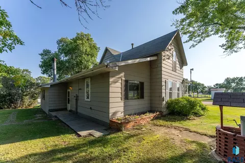 501 N 3rd St, Beresford, SD 57004 photo 5