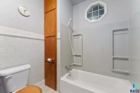 501 N 3rd St, Beresford, SD 57004 photo 30