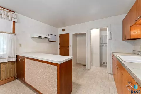 501 N 3rd St, Beresford, SD 57004 photo 22