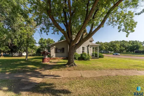 501 N 3rd St, Beresford, SD 57004 photo 12