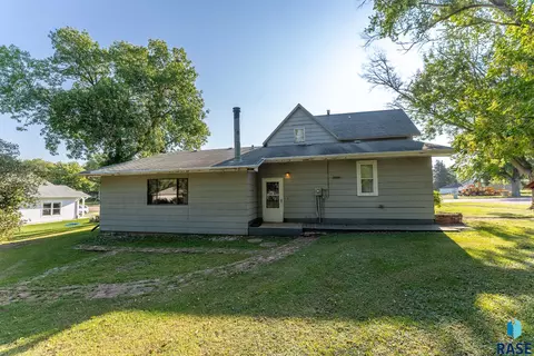 501 N 3rd St, Beresford, SD 57004 photo 7