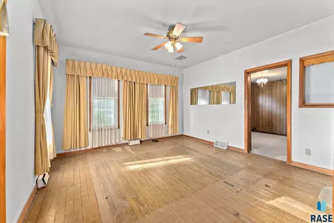 501 N 3rd St, Beresford, SD 57004 photo 33