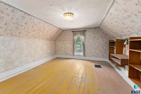 501 N 3rd St, Beresford, SD 57004 photo 38