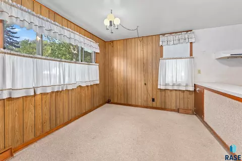 501 N 3rd St, Beresford, SD 57004 photo 26