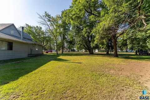 501 N 3rd St, Beresford, SD 57004 photo 10