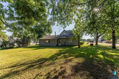 501 N 3rd St, Beresford, SD 57004 photo 11