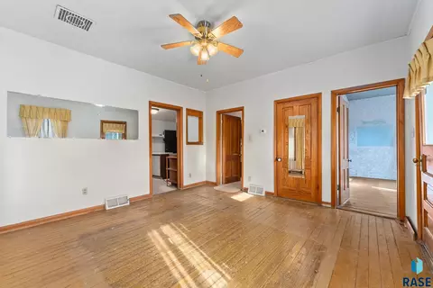501 N 3rd St, Beresford, SD 57004 photo 32