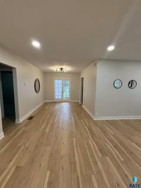 208 E 30th St, Sioux Falls, SD 57105 photo 4