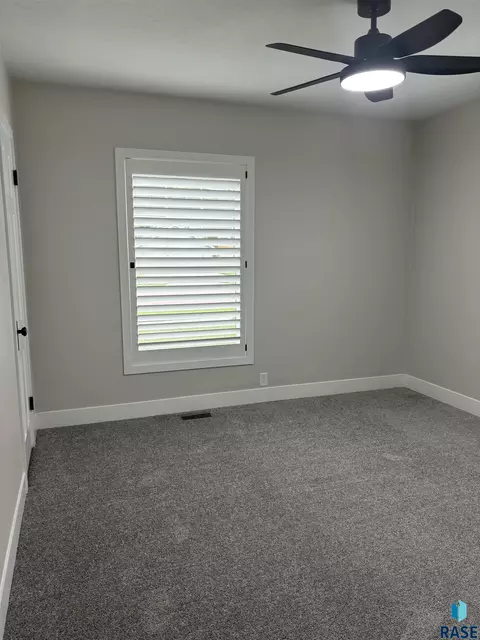 208 E 30th St, Sioux Falls, SD 57105 photo 12