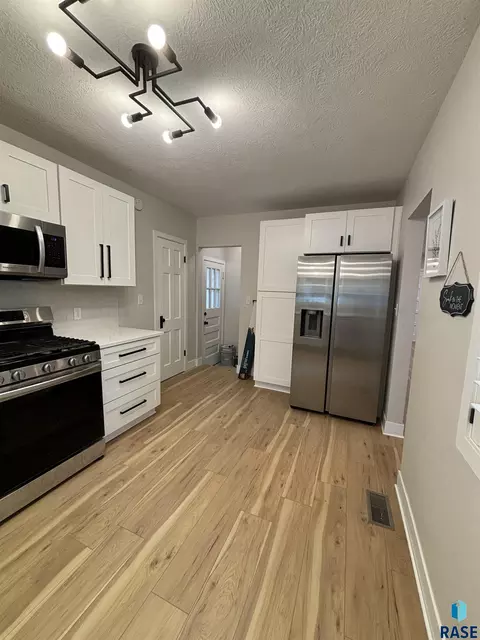 208 E 30th St, Sioux Falls, SD 57105 photo 6