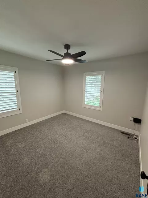 208 E 30th St, Sioux Falls, SD 57105 photo 11