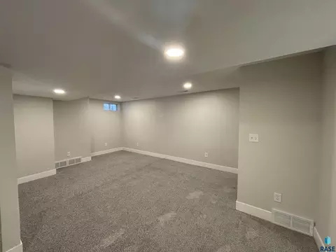 208 E 30th St, Sioux Falls, SD 57105 photo 13