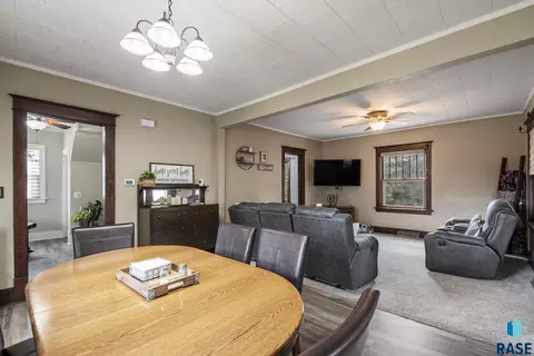 123 SW 8th St, Madison, SD 57042 photo 3
