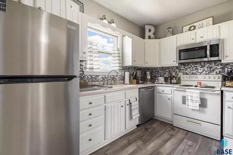 123 SW 8th St, Madison, SD 57042 photo 8