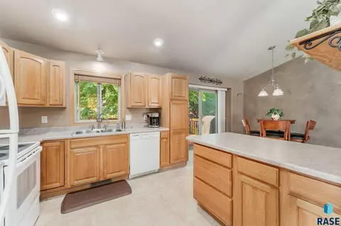 4901 E 4th St, Sioux Falls, SD 57110 photo 7