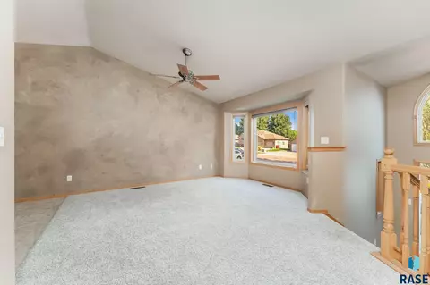 4901 E 4th St, Sioux Falls, SD 57110 photo 3