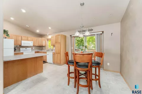 4901 E 4th St, Sioux Falls, SD 57110 photo 8
