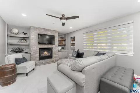 3011 E Micah Ln, Sioux Falls, SD 57103 photo 8