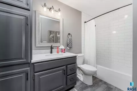 3011 E Micah Ln, Sioux Falls, SD 57103 photo 9