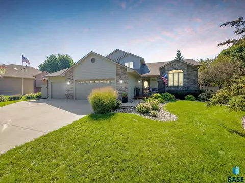 3011 E Micah Ln, Sioux Falls, SD 57103 photo 2
