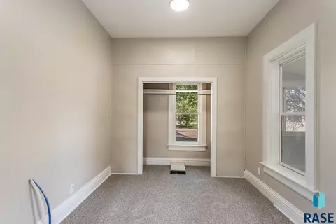 611 N 3rd St, Beresford, SD 57004 photo 5