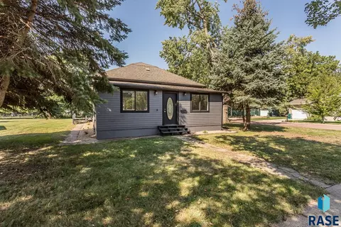 611 N 3rd St, Beresford, SD 57004 photo 21