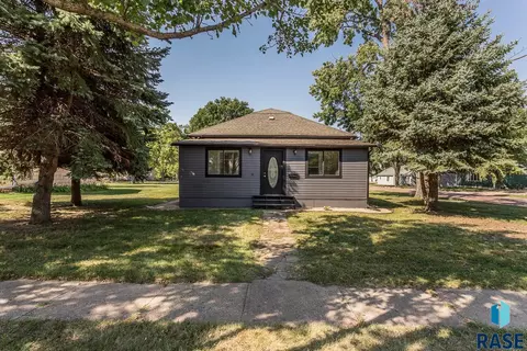 611 N 3rd St, Beresford, SD 57004 photo 20