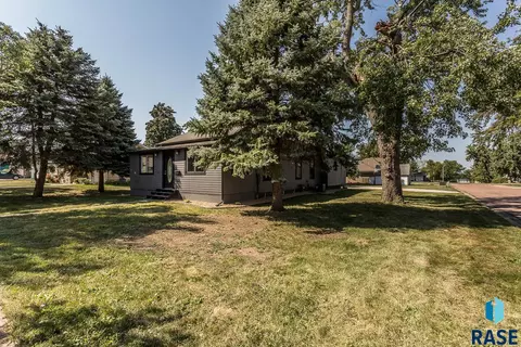 611 N 3rd St, Beresford, SD 57004 photo 22
