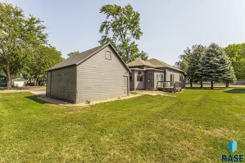 611 N 3rd St, Beresford, SD 57004 photo 24