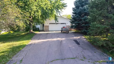 5210 E Madison St, Sioux Falls, SD 57110 photo 1