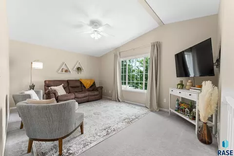 112 Deerview Ave, Tea, SD 57064 photo 3